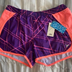 Old Navy Active Short- size small. NWT.